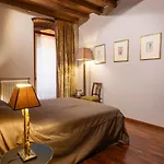 Napule...E Apartments